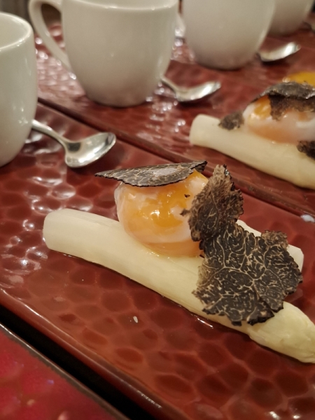 ホワイトアスパラと黒トリュフ