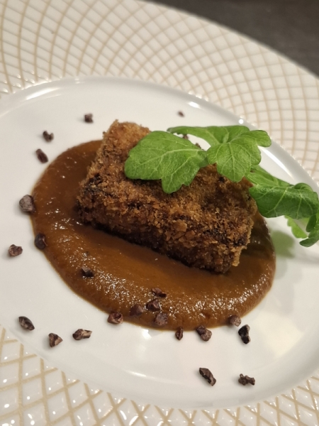 黒毛和牛テールのローマ風煮込みのカツレツ