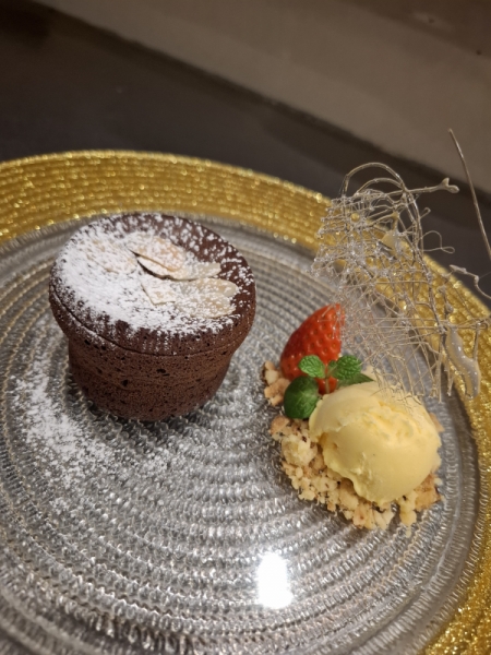 フォンダンショコラとサフランのジェラート