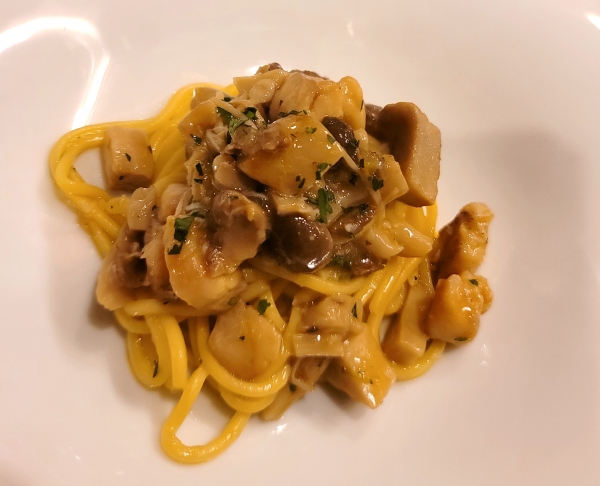 いさきとキノコの自家製パスタ